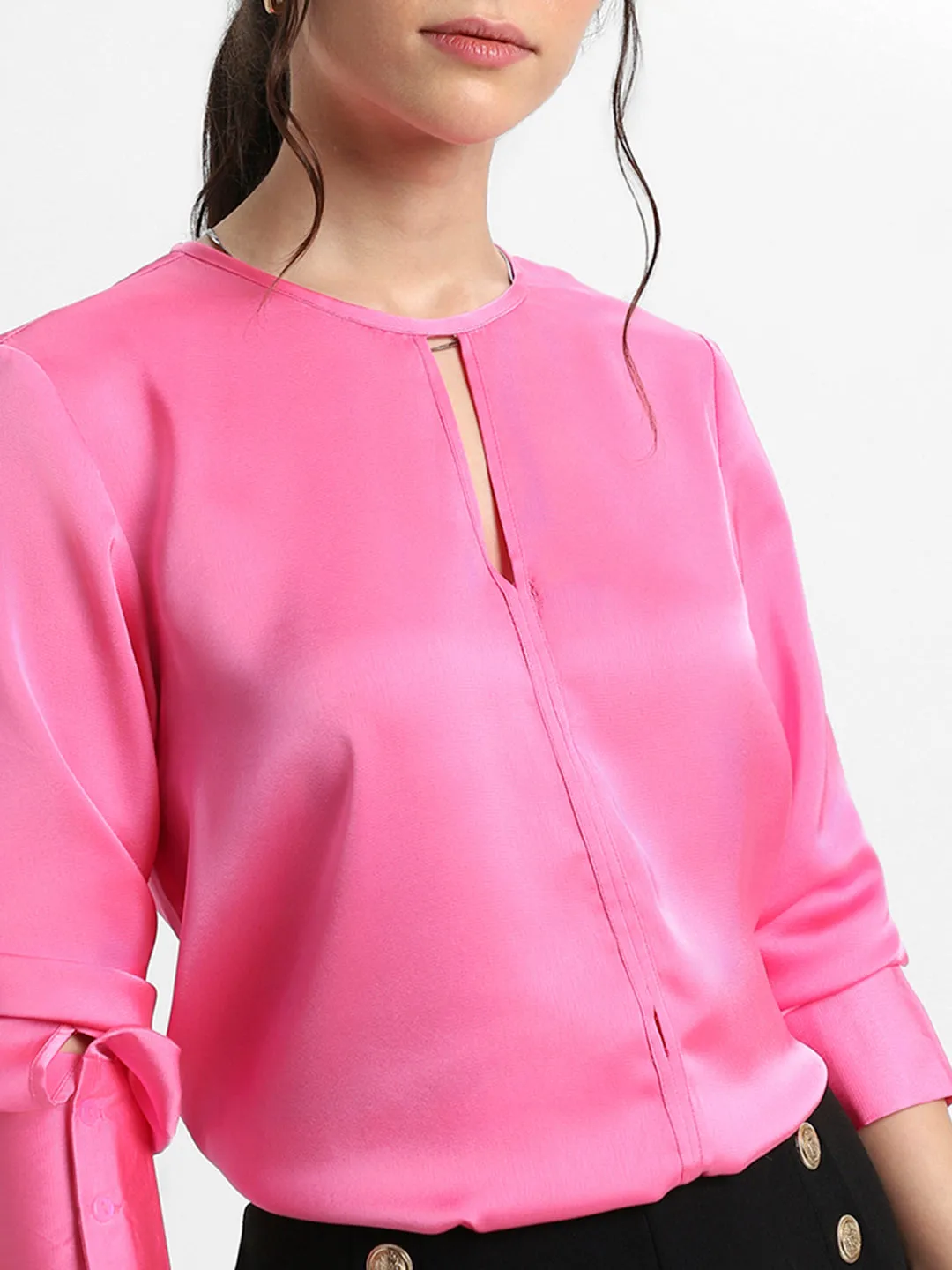 DL Woman Stylised V Neck Regular Fit Solid Pink Top